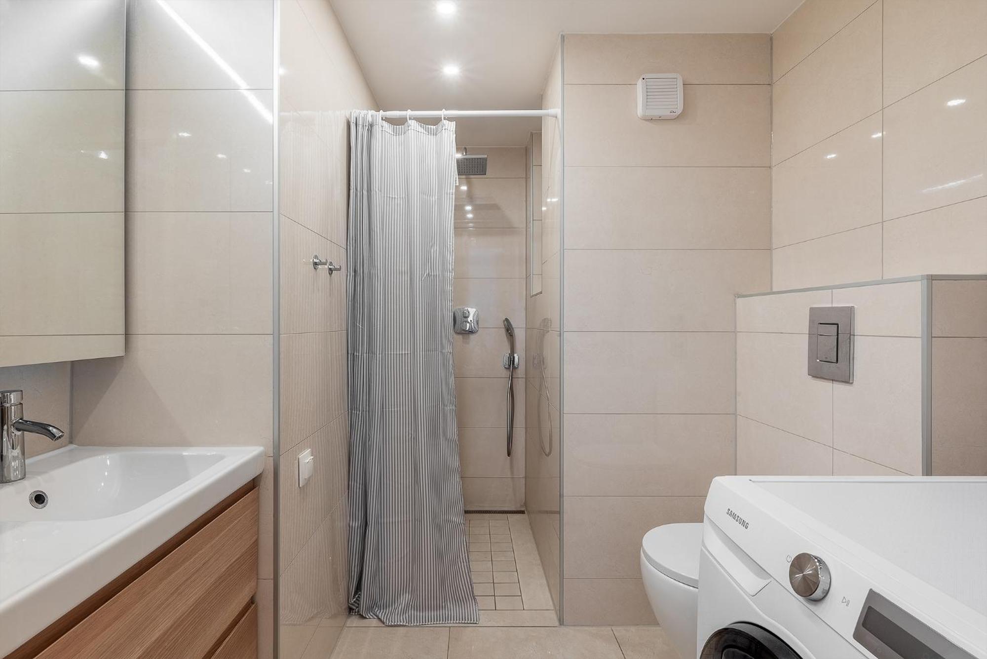 Apartment 3 Bedroom Classical With A Modern Touch 2unit