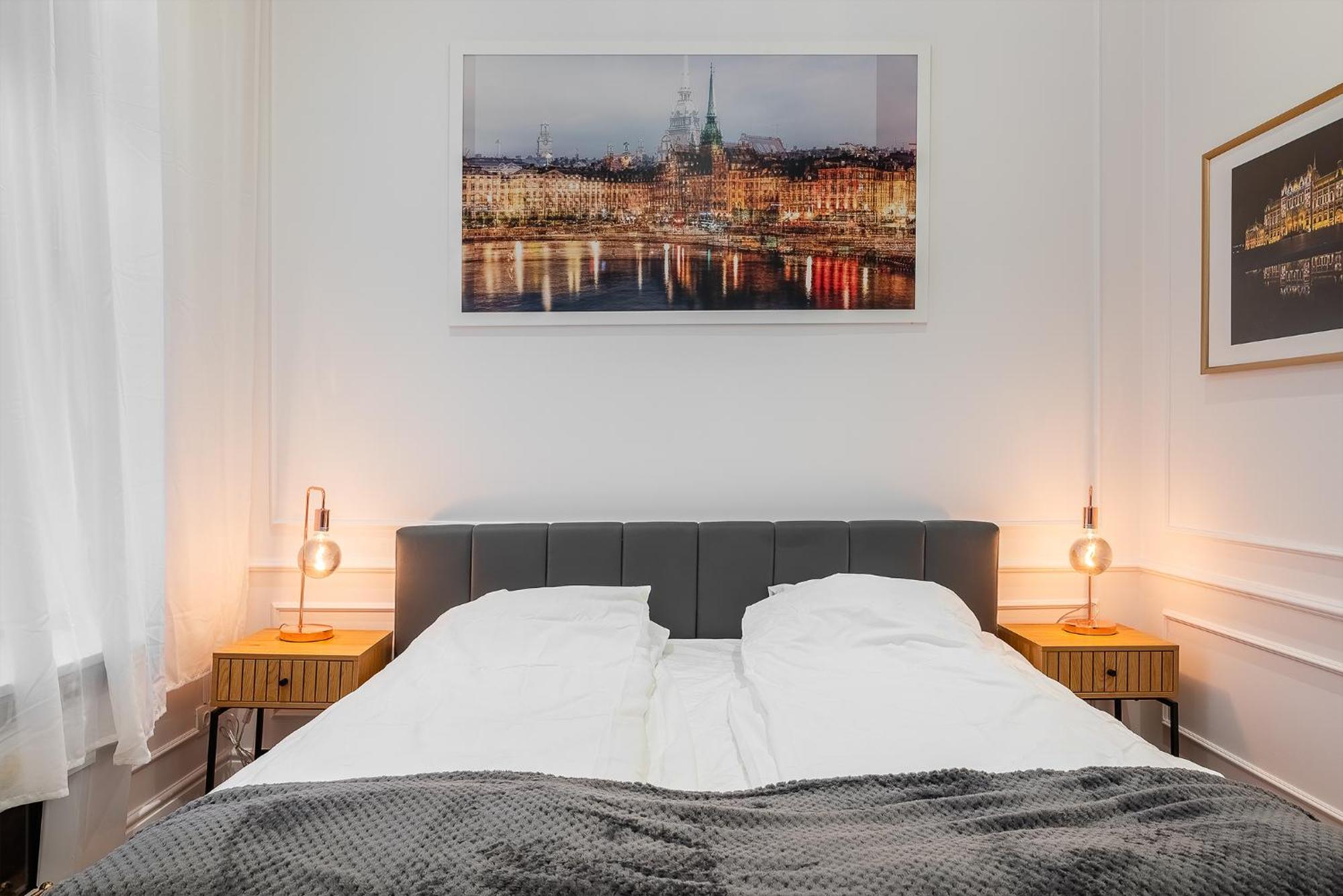3 Bedroom Classical With A Modern Touch 2unit Apartment *