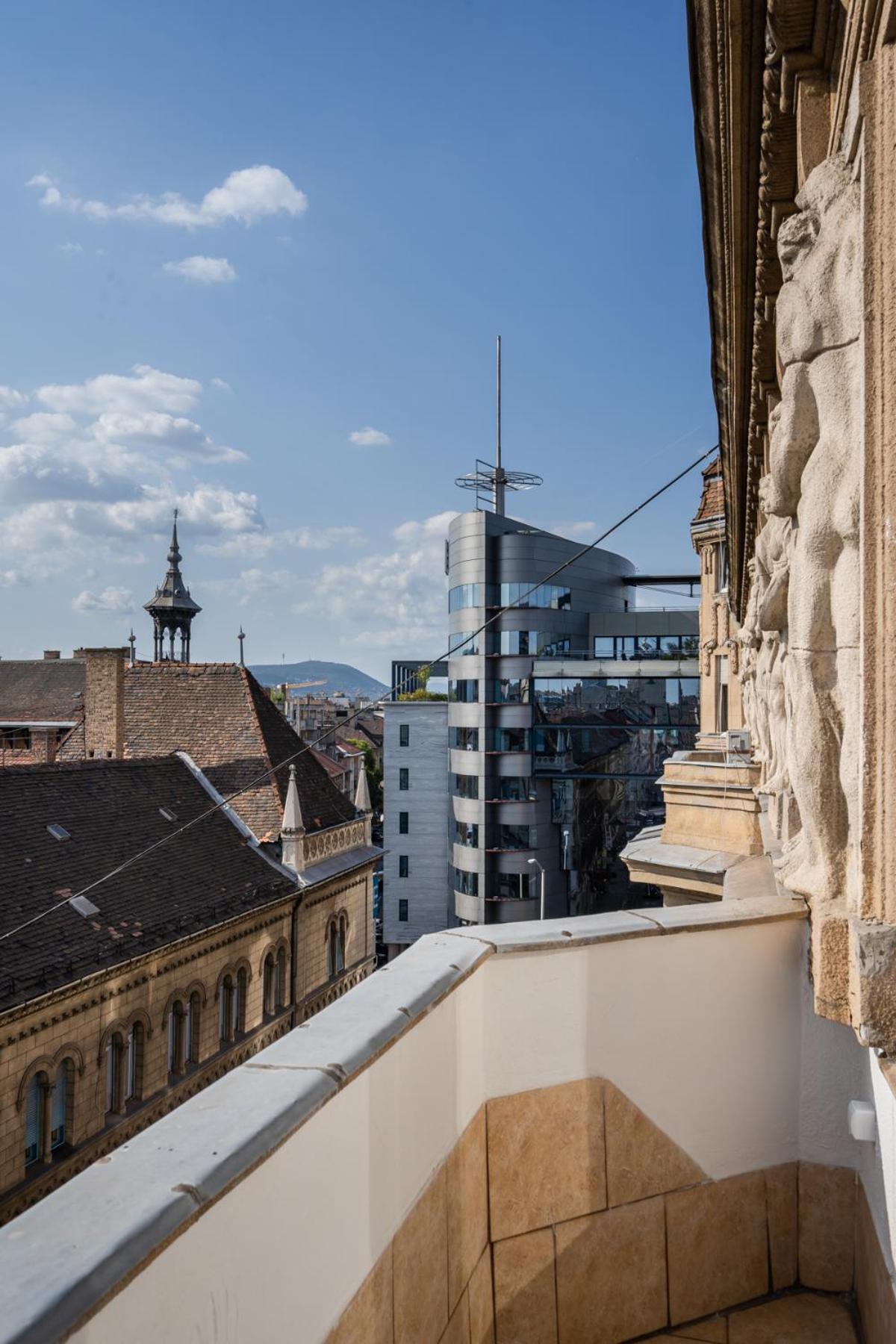 3 Bedroom Classical With A Modern Touch 2unit Budapest