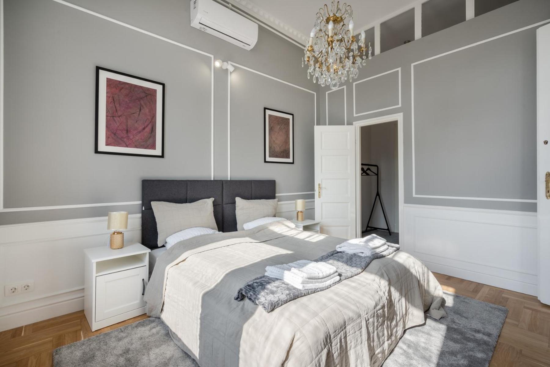 Apartment 3 Bedroom Classical With A Modern Touch 2unit