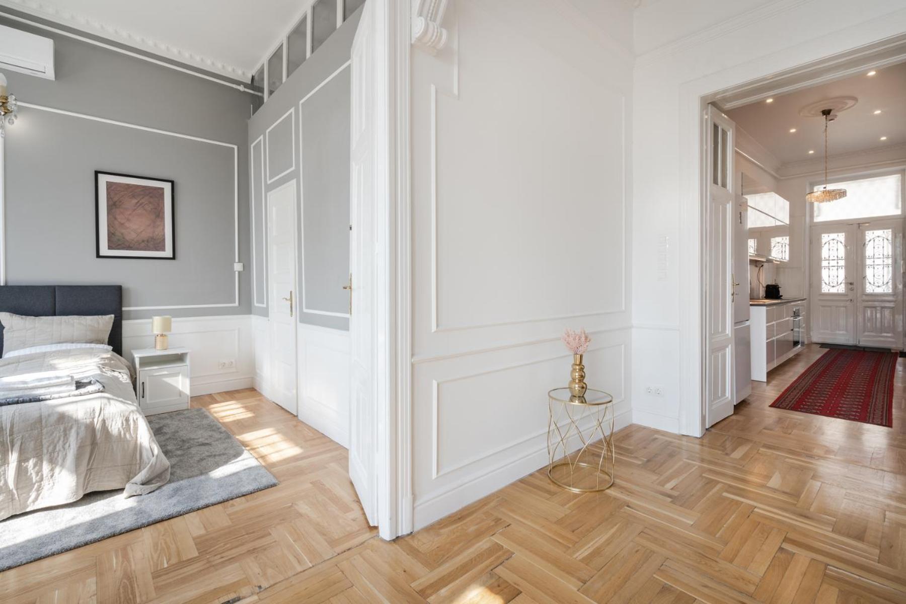 3 Bedroom Classical With A Modern Touch 2unit Apartment *