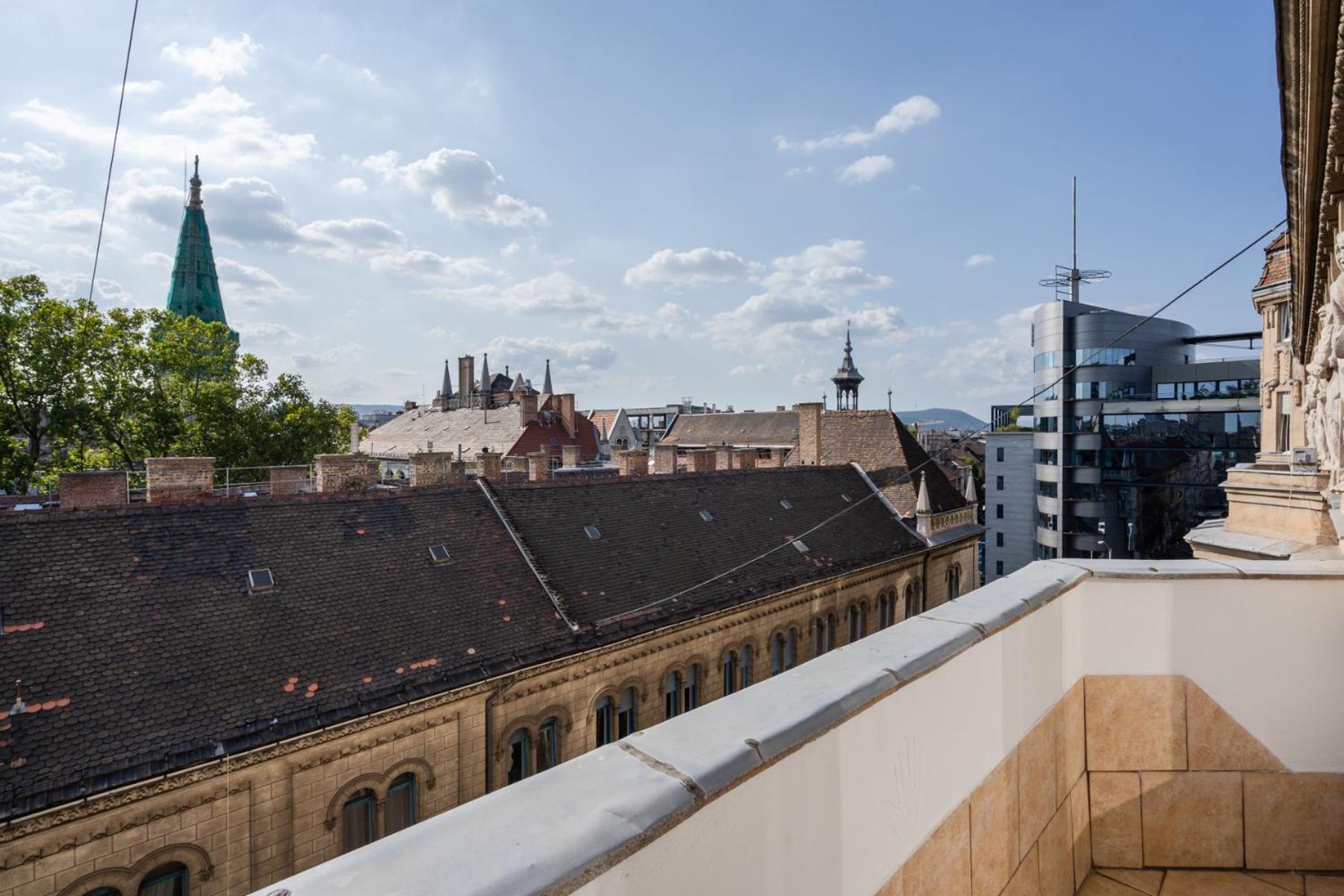 3 Bedroom Classical With A Modern Touch 2unit * Budapest